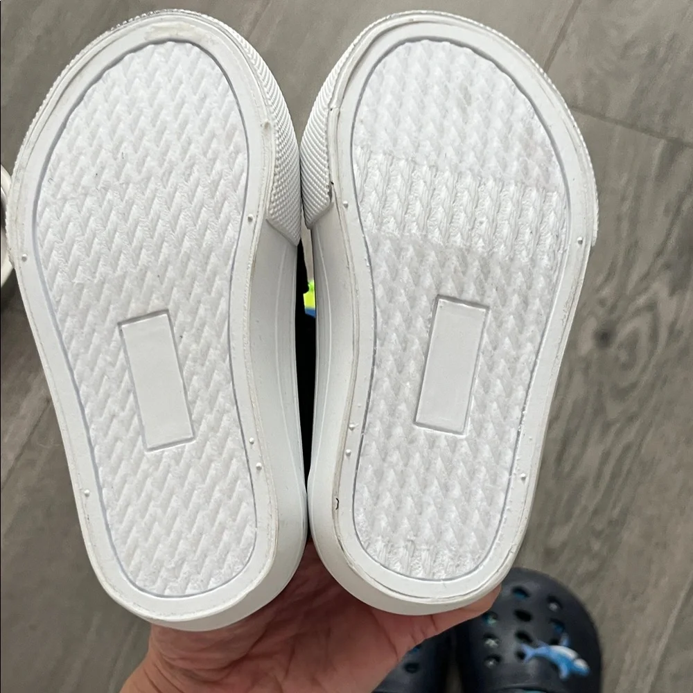 Kids Multi-Color Shoe Set - Picture 4 of 5